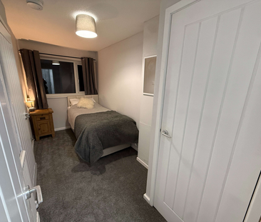 Close to Redditch town centre- Ensuite room. Bills included Room 1 ... - Photo 1