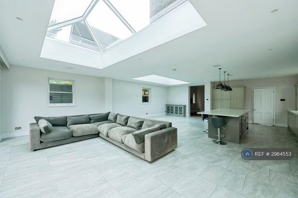 5 bedroom detached house to rent - Photo 1