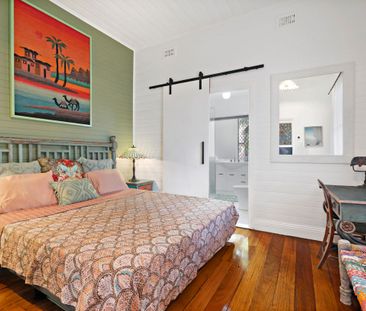 Stylish Three Bedroom Home - Photo 5