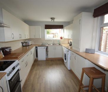 3 bedroom terraced house to rent - Photo 4