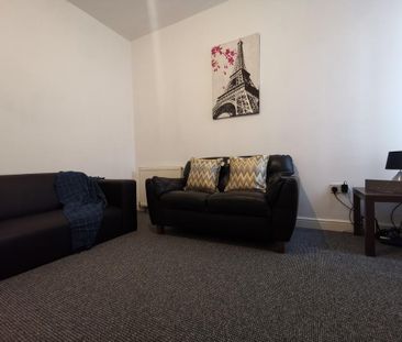 1 bedroom in a house share to rent - Photo 3