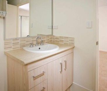 Townhouse available 600pw - Photo 6
