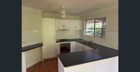 🔹 Private 3-Bedroom Island Home with Verandahs + Under-House Storage - Photo 3