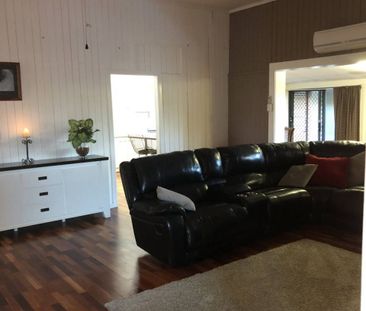 Large residence, close to all amenities - Photo 1