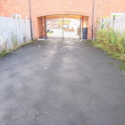 2 bedroom mews to rent - Photo 1