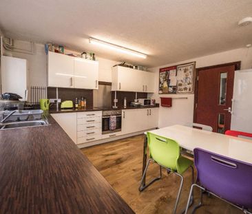 1 bedroom in a house share to rent - Photo 2