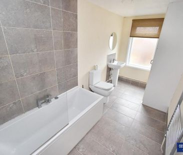 2 bedroom terraced house to rent - Photo 4