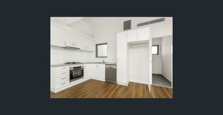 Modern and low maintenance townhouse - Photo 5