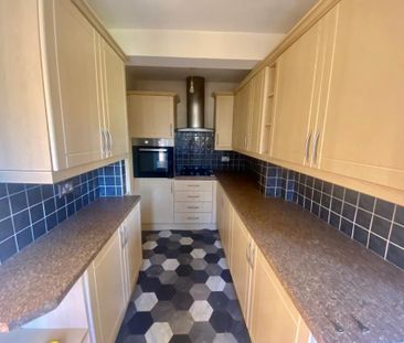 3 bedroom semi-detached house to rent - Photo 6