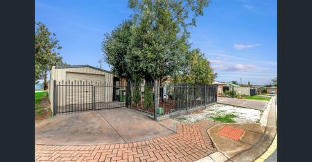 Spacious Family Home with Plenty of Features! - Photo 2