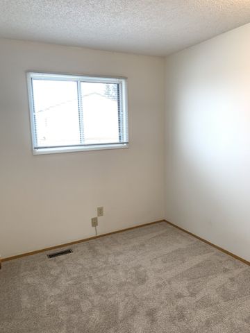 Spacious 3 Bedroom Townhouse in Glendale - Photo 4