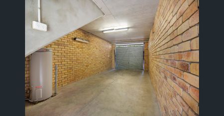 2/11 Forbes Street, Hawthorne, Qld 4171 - Photo 3