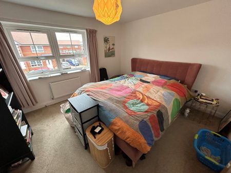 2 Bedroom House - Pycroft Avenue, Westhampnett - Photo 3