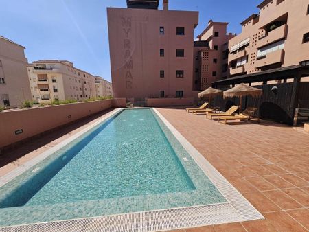 4 room luxury Flat for rent in Benalmádena, Spain - Photo 2