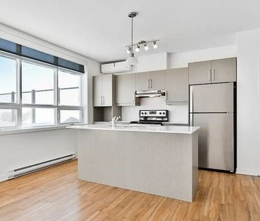 60 Cartier Street, Longueuil, QC - Photo 1