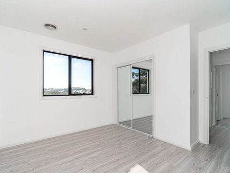 SIMPLY STUNNING - Photo 4