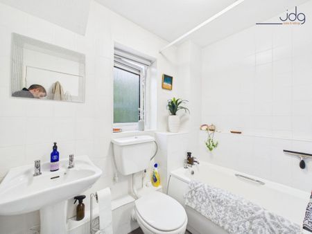 2 bedroom flat to rent - Photo 4