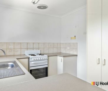 12B Eggleston Crescent, Chifley ACT, Belconnen - Photo 4