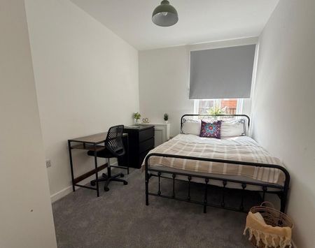 6 bedroom semi-detached house to rent - Photo 5