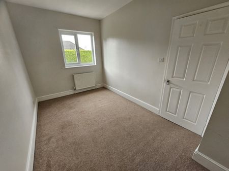 2 bed Terraced - To Let - Photo 3