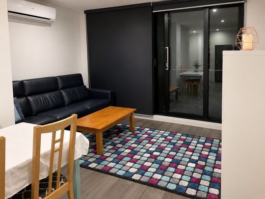 Modern Windsor living – Fully furnished (6 month lease) - Photo 1