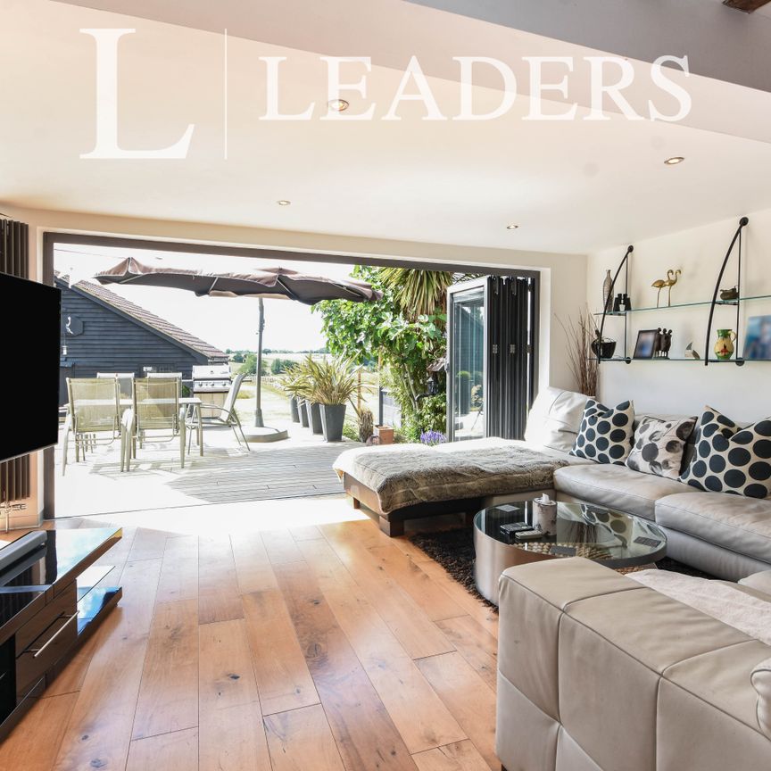 4 bedroom house to rent Stebbing Road, Felsted, Dunmow, CM6 - Photo 1