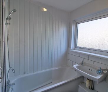 2 bedroom semi-detached house to rent - Photo 6