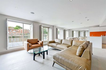 Superb furnished apartment in outstanding riverfront location with views to Windsor Castle over the River Thames. - Photo 5