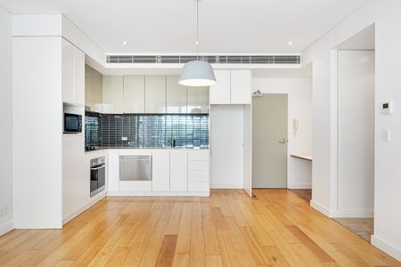Stylish Two-Bedroom Apartment in Prime Rosebery Location - Photo 4
