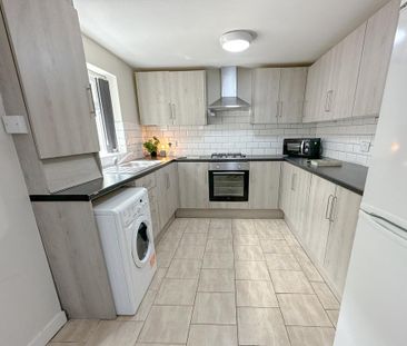 5 bedroom terraced house to rent - Photo 3