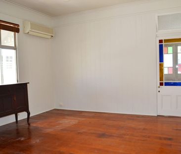 Close to Dutton Park/Annerley Border is "Huntworth" a Fabulous Char... - Photo 1