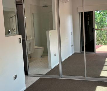 LARGE LOW MAINTENANCE TOWNHOUSE - IN POPULAR NORTHSHORE - Photo 4