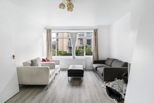 4 bedroom end of terrace house to rent - Photo 1