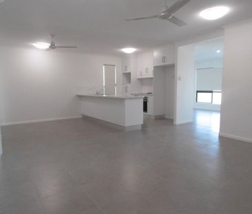 Modern Family Home - Photo 2