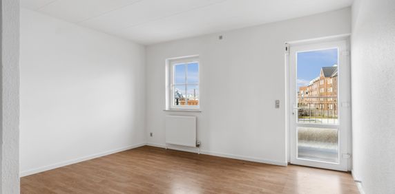 Charmerende og moderne bolig med altan - Photo 2