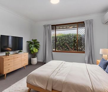 Coastal Charm & Room to Grow – Spacious 4-Bedroom Family Home - Photo 4