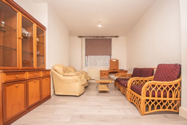 3 bedroom terraced house - Photo 1