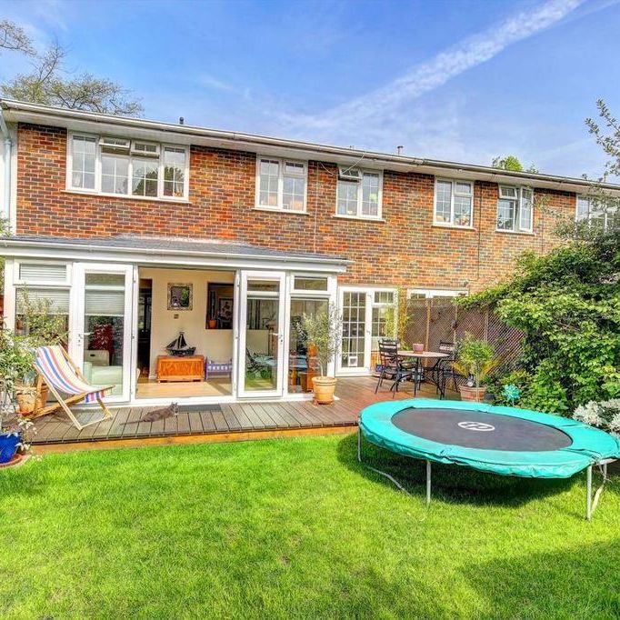 4 bedroom terraced house to rent - Photo 1