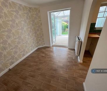 3 bedroom semi-detached house to rent - Photo 2