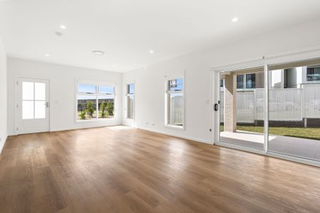 Brand New 4 Bedroom Home - Photo 4