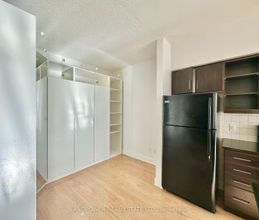 315 35 Brian Peck Crescent - Photo 6