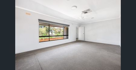 Fresh, Comfortable Living in a Quiet - Photo 4