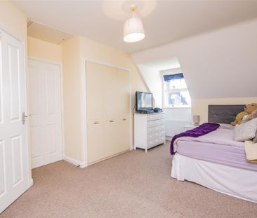 3 bed House - Semi-Detached To Let - Photo 3