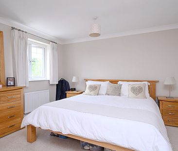House to Rent in Halcyon Close, Leatherhead, KT22 - Photo 4