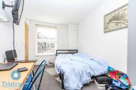 3 bed Apartment for Rent - Photo 5