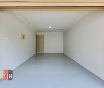 LOVELY, 2 BEDROOM TOWNHOUSE IN EVERTON PARK ! - Photo 2