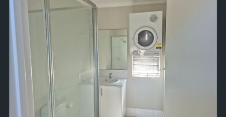 Excellent 2 Bedroom, 1 Bathroom Unit - Photo 5