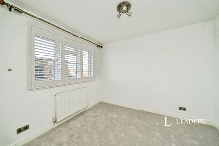 3 bedroom semi detached to rent Egmont Road, Walton-on-Thames, Surrey, KT12 - Photo 5