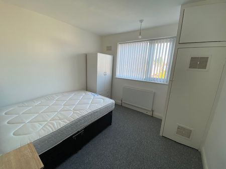 3 bedroom house on Mile Lane, CV3 5GB area - Photo 3