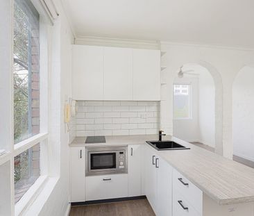 Stylish renovated studio in the heart of Fitzroy - Photo 4